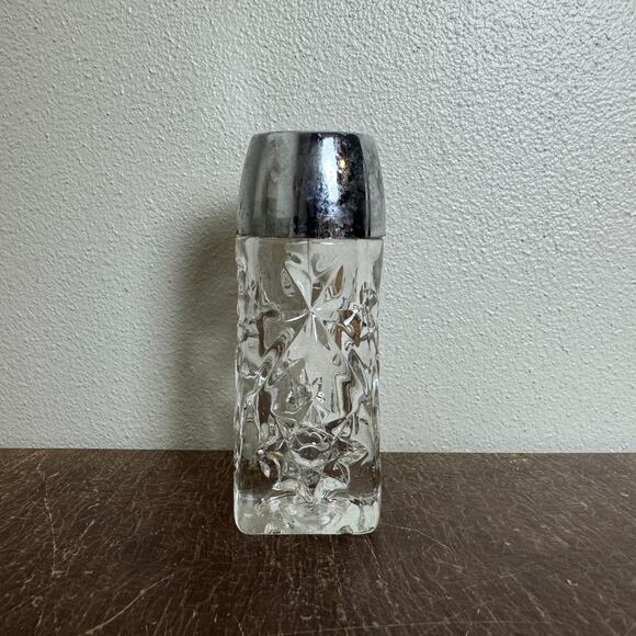 Anchor Hocking Pressed Glass Salt Pepper Shaker Silver Chrome Plastic lid SINGLE - Picture 1 of 8